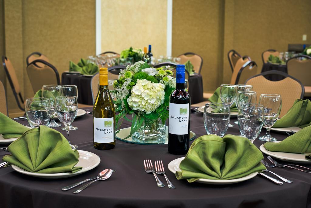 Oxford Suites Boise Bagian luar foto